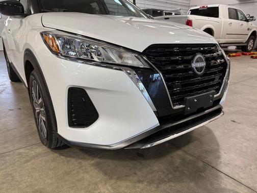 White 2024 Nissan Kicks SV