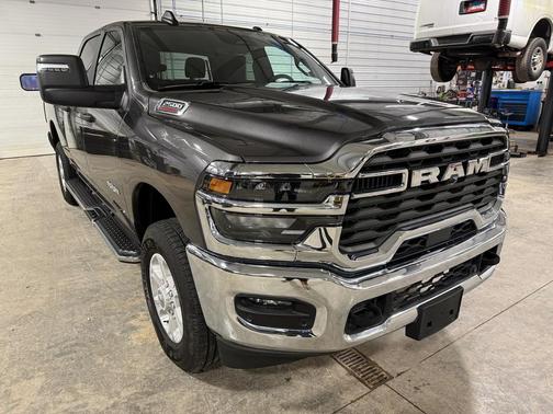 2025 RAM 2500 Big Horn Crew Cab 4x4 6'4' Box