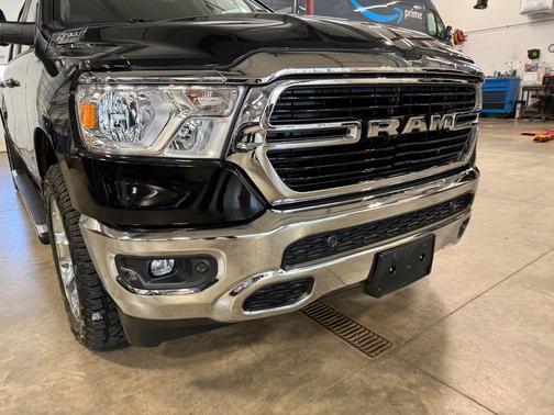 Diamond Black Crystal Pearlcoat 2020 RAM 1500 Big Horn/Lone Star