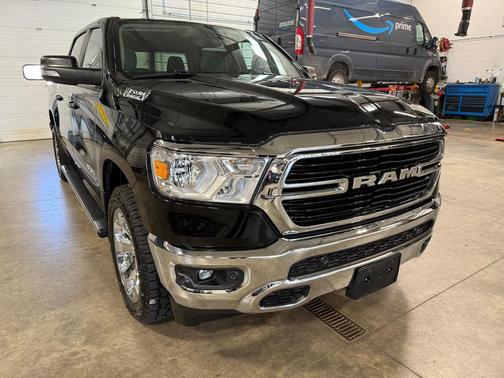 Diamond Black Crystal Pearlcoat 2020 RAM 1500 Big Horn/Lone Star