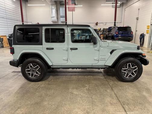 2024 Jeep Wrangler 4-Door Sahara 4x4