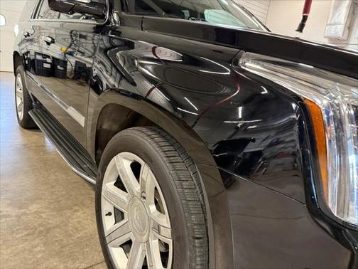 2017 Cadillac Escalade Luxury