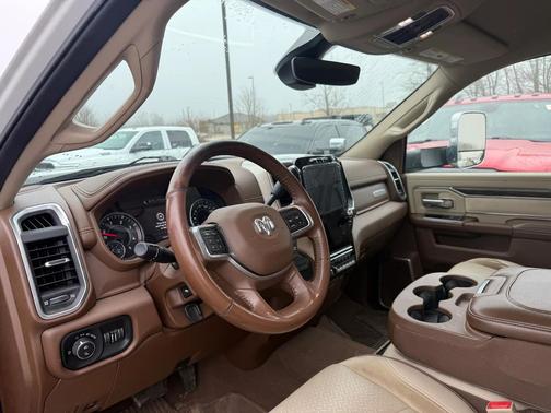 2021 RAM 3500 Laramie Crew Cab 4x4 8' Box