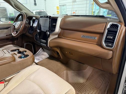 2021 RAM 3500 Laramie Crew Cab 4x4 8' Box