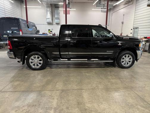 Diamond Black Crystal Pearlcoat 2020 RAM 2500 Limited Mega Cab 4x4 6'4' Box