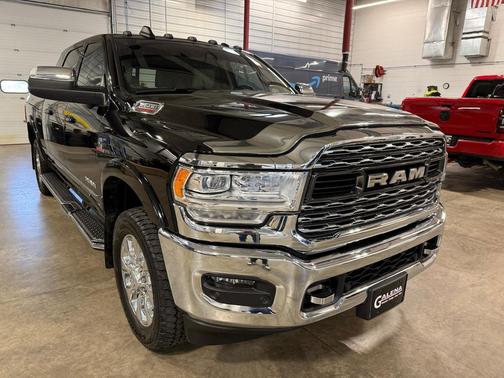 Diamond Black Crystal Pearlcoat 2020 RAM 2500 Limited Mega Cab 4x4 6'4' Box