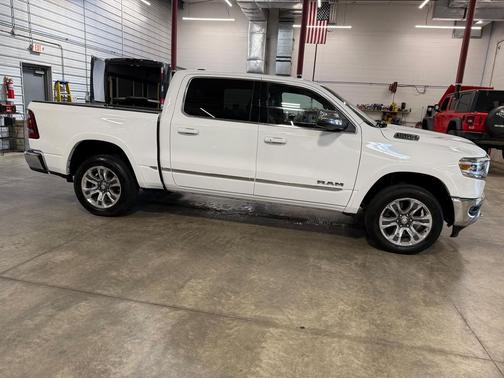 Bright White Clearcoat 2024 RAM 1500 Limited