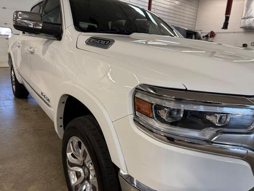 Bright White Clearcoat 2024 RAM 1500 Limited