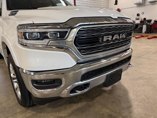 Bright White Clearcoat 2024 RAM 1500 Limited