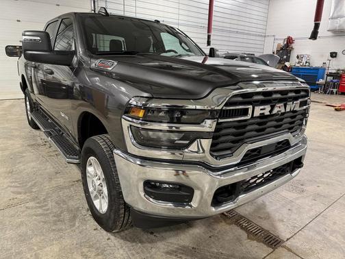 2025 RAM 2500 Big Horn Crew Cab 4x4 6'4' Box