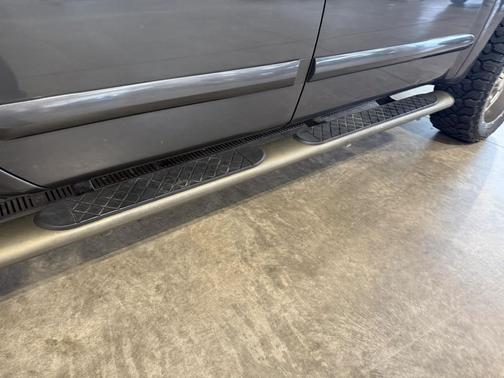 2004 Nissan Titan LE Crew Cab