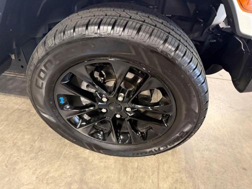 Bright White Clearcoat 2023 Jeep Wrangler 4xe Sahara