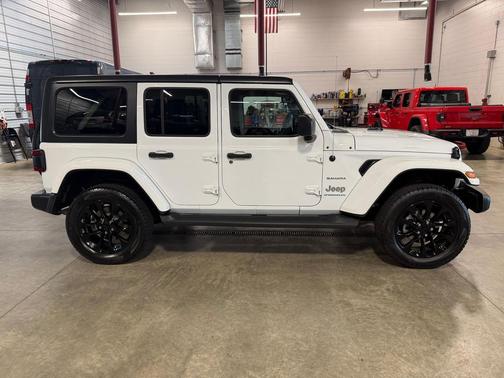 Bright White Clearcoat 2023 Jeep Wrangler 4xe Sahara