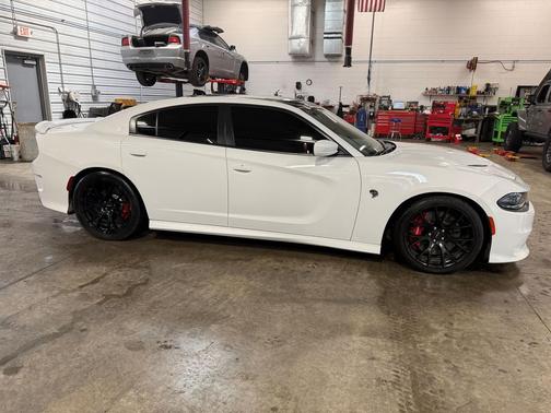 Bright White Clearcoat 2016 Dodge Charger SRT Hellcat