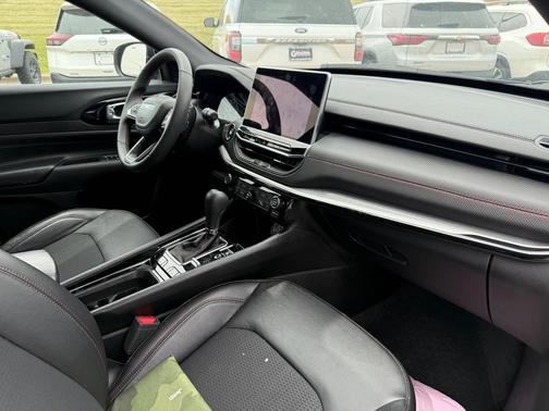 Diamond Black Crystal Pearlcoat 2025 Jeep Compass Trailhawk