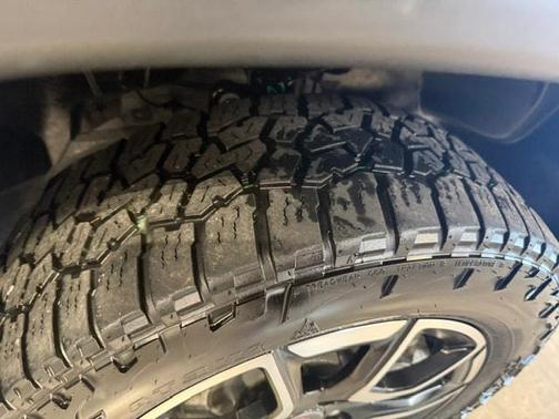 Diamond Black Crystal Pearlcoat 2025 Jeep Compass Trailhawk