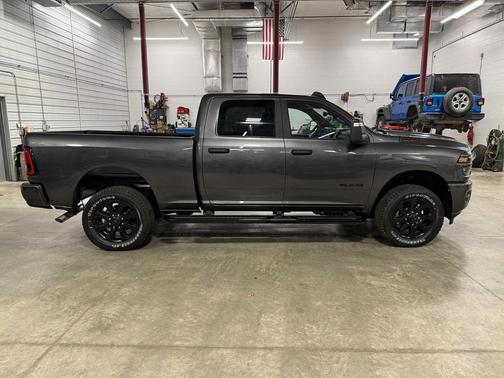 2025 RAM 2500 Big Horn Crew Cab 4x4 6'4' Box