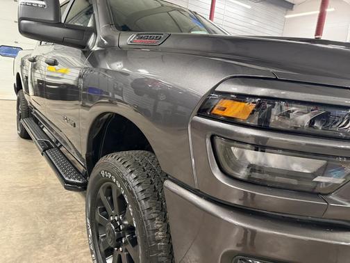 2025 RAM 2500 Big Horn Crew Cab 4x4 6'4' Box