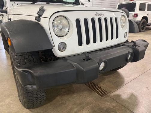 Bright White Clearcoat 2014 Jeep Wrangler Unlimited Sport RHD