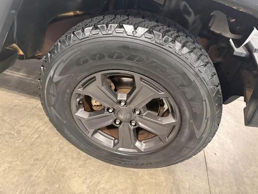 Bright White Clearcoat 2014 Jeep Wrangler Unlimited Sport RHD