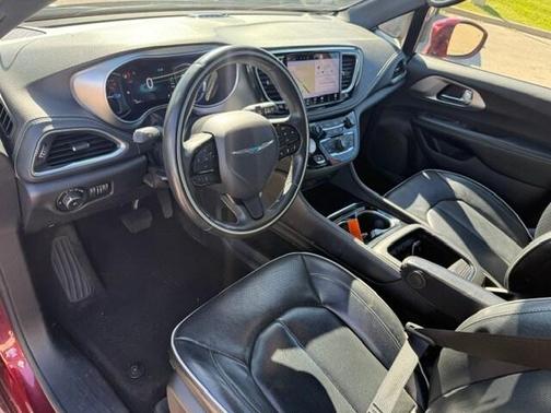 Velvet Red Pearlcoat 2021 Chrysler Pacifica Hybrid Limited