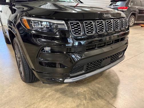 Diamond Black Crystal Pearlcoat 2024 Jeep Compass Limited