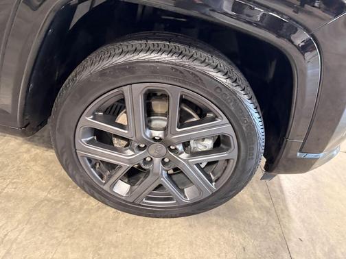 Diamond Black Crystal Pearlcoat 2024 Jeep Compass Limited