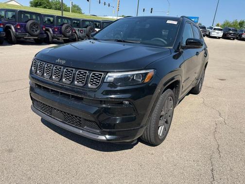 Diamond Black Crystal Pearlcoat 2024 Jeep Compass Limited