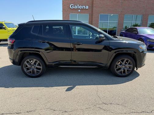 Diamond Black Crystal Pearlcoat 2024 Jeep Compass Limited