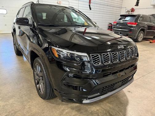 Diamond Black Crystal Pearlcoat 2024 Jeep Compass Limited