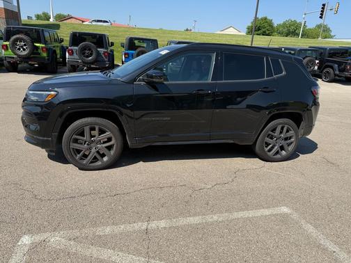 Diamond Black Crystal Pearlcoat 2024 Jeep Compass Limited