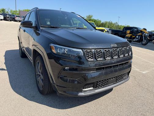 Diamond Black Crystal Pearlcoat 2024 Jeep Compass Limited