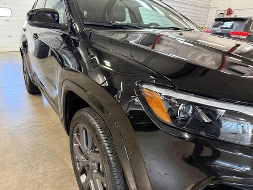 Diamond Black Crystal Pearlcoat 2024 Jeep Compass Limited