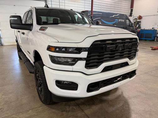 Bright White Clearcoat 2026 RAM 2500 Big Horn Crew Cab 4x4 6'4' Box