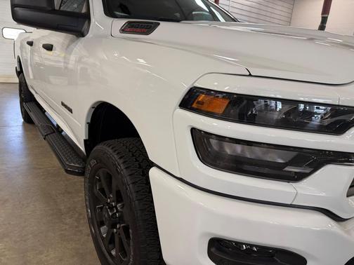 Bright White Clearcoat 2026 RAM 2500 Big Horn Crew Cab 4x4 6'4' Box
