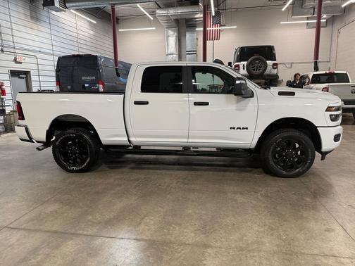 Bright White Clearcoat 2026 RAM 2500 Big Horn Crew Cab 4x4 6'4' Box