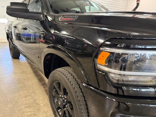 Diamond Black Crystal Pearlcoat 2022 RAM 2500 Laramie Mega Cab 4x4 6'4' Box