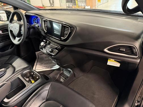 2025 Chrysler Pacifica L