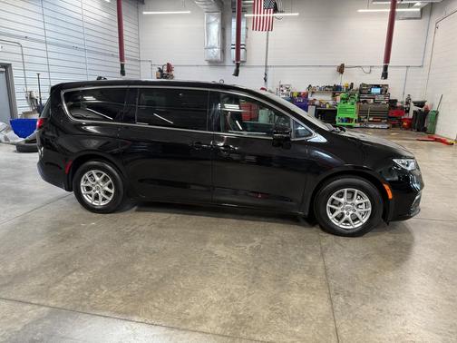 2025 Chrysler Pacifica L