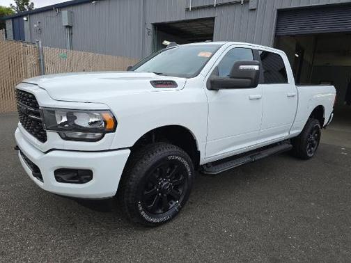 Bright White Clearcoat 2024 RAM 2500 Big Horn Crew Cab 4x4 6'4' Box