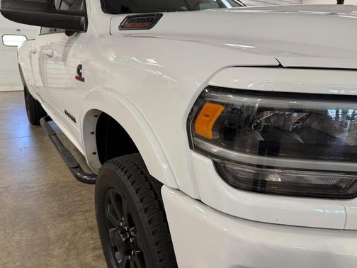 2020 RAM 2500 Laramie Crew Cab 4X4 8' Box