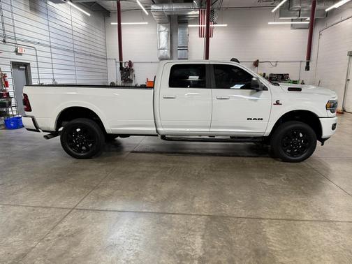 2020 RAM 2500 Laramie Crew Cab 4X4 8' Box