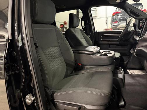 2025 RAM 2500 Big Horn Crew Cab 4x4 6'4' Box