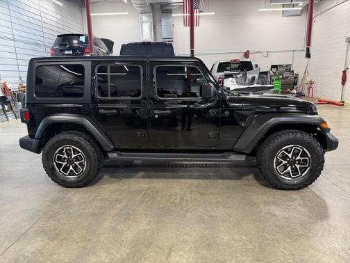 Black Clearcoat 2022 Jeep Wrangler Unlimited Sport