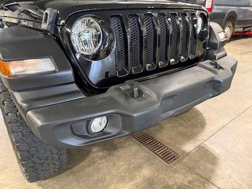 Black Clearcoat 2022 Jeep Wrangler Unlimited Sport