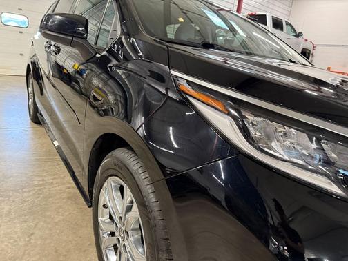 2022 Toyota Sienna XSE 7 Passenger