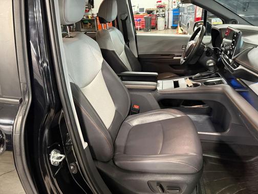 2022 Toyota Sienna XSE 7 Passenger