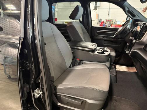 Black 2024 RAM 2500 Big Horn Crew Cab 4x4 6'4' Box