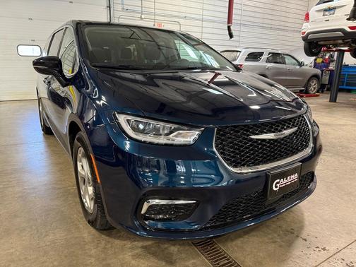 Fathom Blue Pearlcoat 2024 Chrysler Pacifica Limited