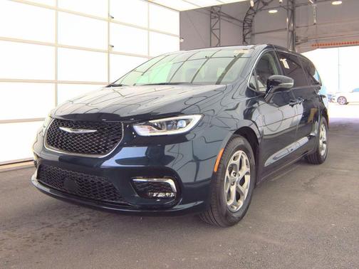 Fathom Blue Pearlcoat 2024 Chrysler Pacifica Limited